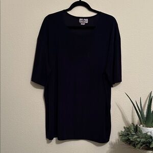 Jananas Classic Black Short Sleeve Top